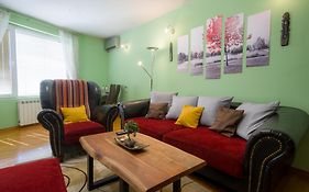 Top Center Spacious Apartment With Ac And Free Underground Parking